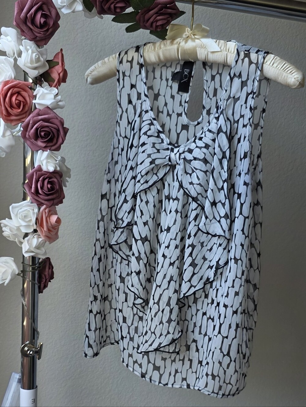 Black & White Patterned Sleeveless Sheer  Bow Front Top